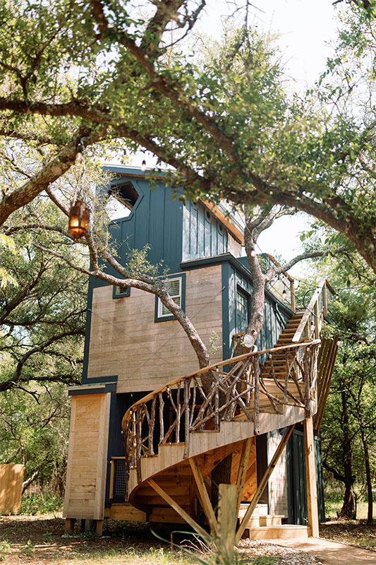 Treehouse Lodging - The Meadow