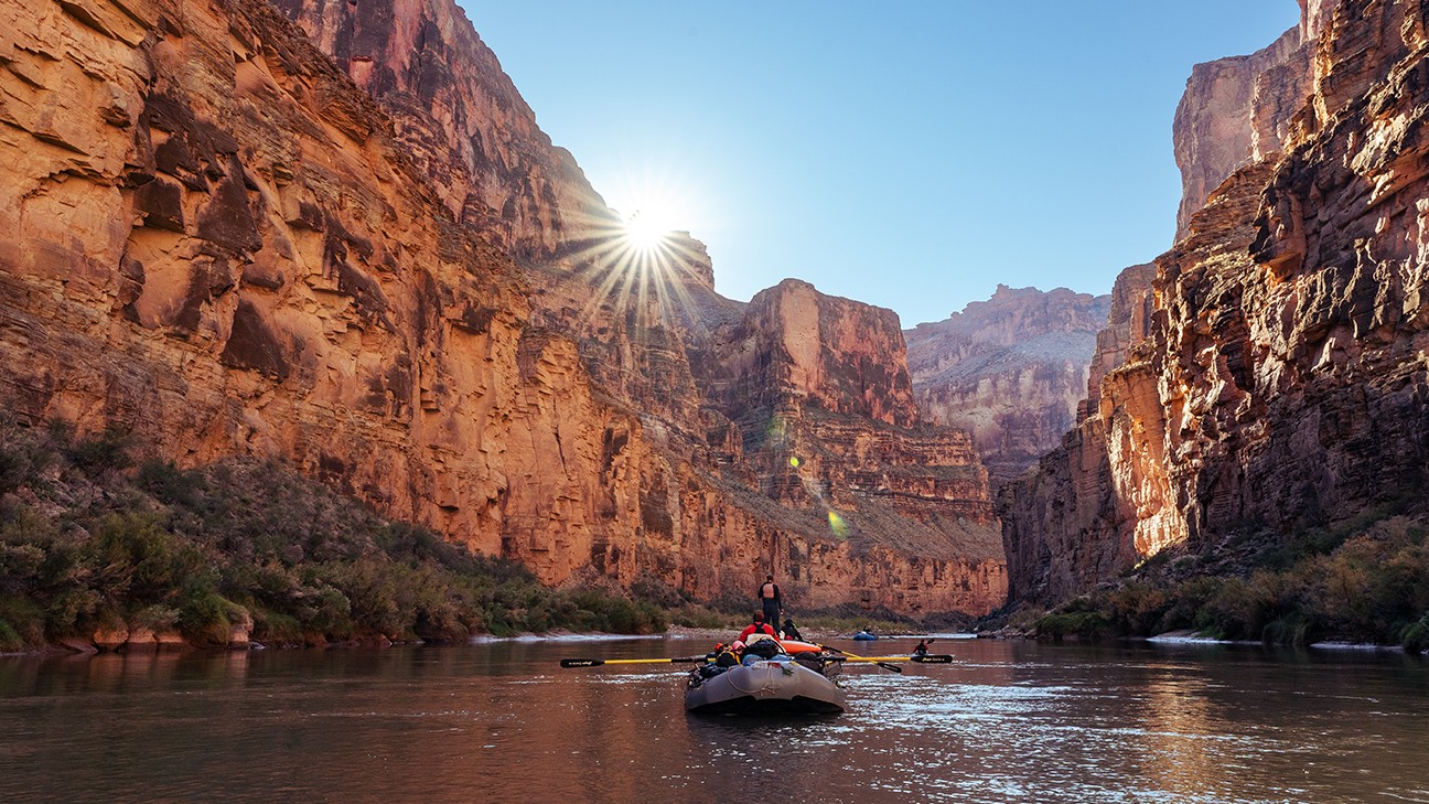 A Return to the Colorado River: Rafting the Grand Canyon fi