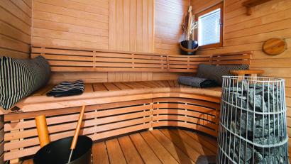 Ultimate Guide to Outdoor Saunas