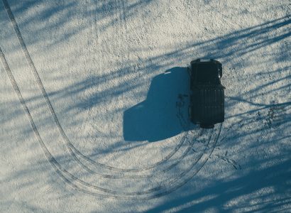 aerial photo of black jeep riding on snow